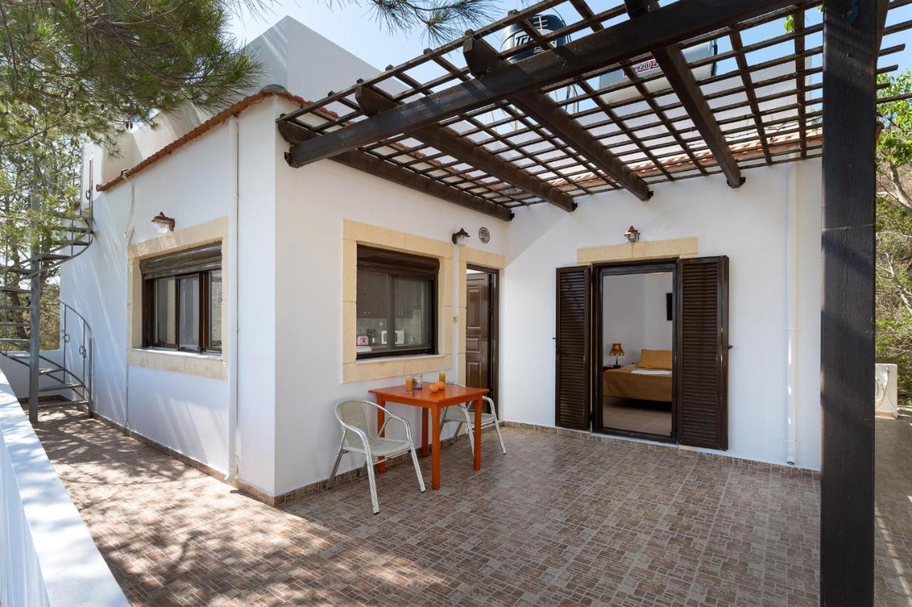 Villas Alexandros Kalamaki  Exteriör bild