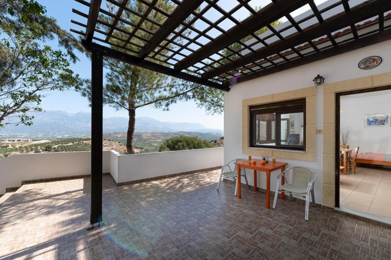 Villas Alexandros Kalamaki  Exteriör bild
