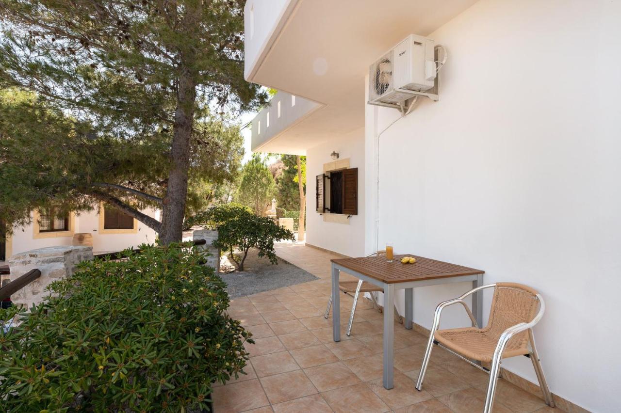 Villas Alexandros Kalamaki  Exteriör bild